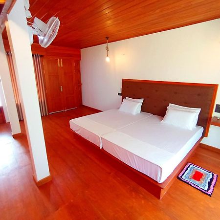 Thusara Guesthouse Мириса Екстериор снимка