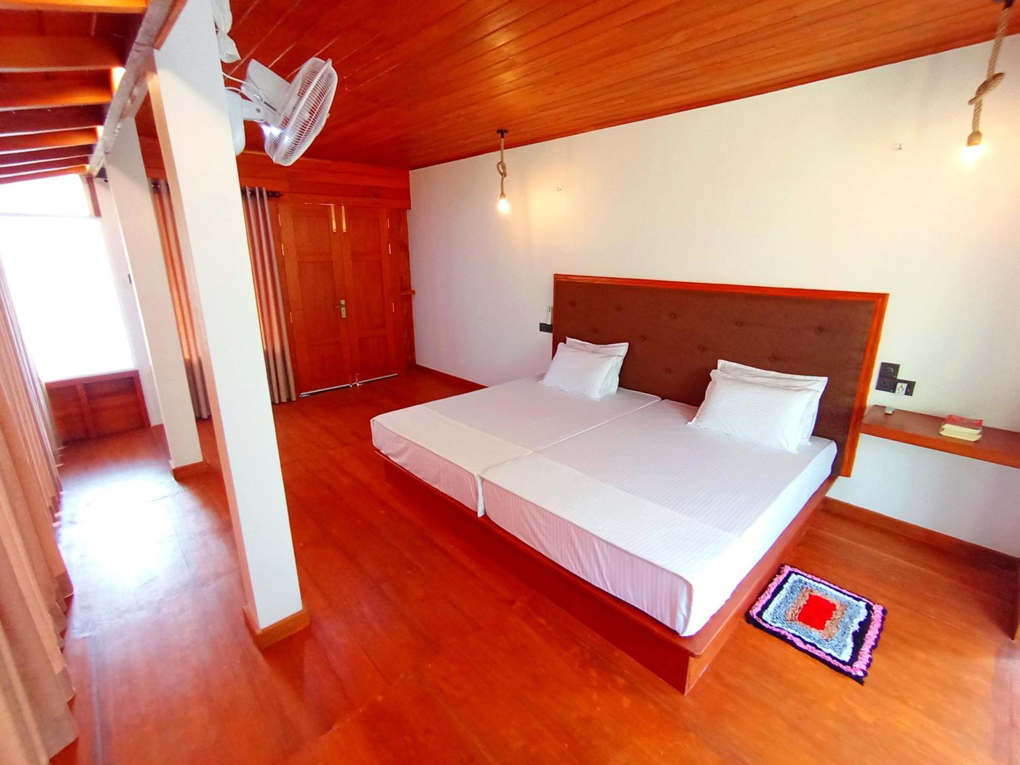 Thusara Guesthouse Мириса Екстериор снимка