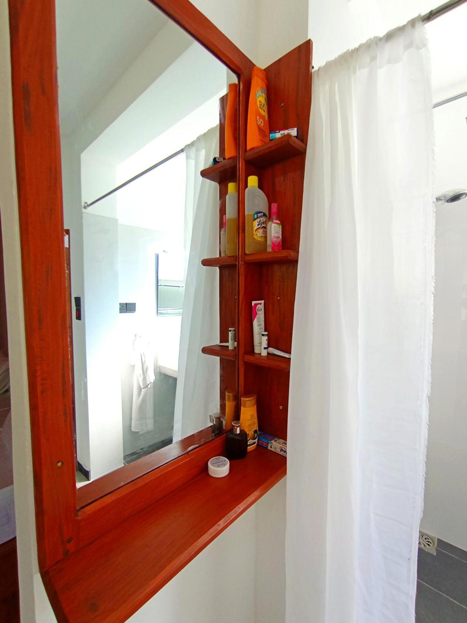 Thusara Guesthouse Мириса Екстериор снимка