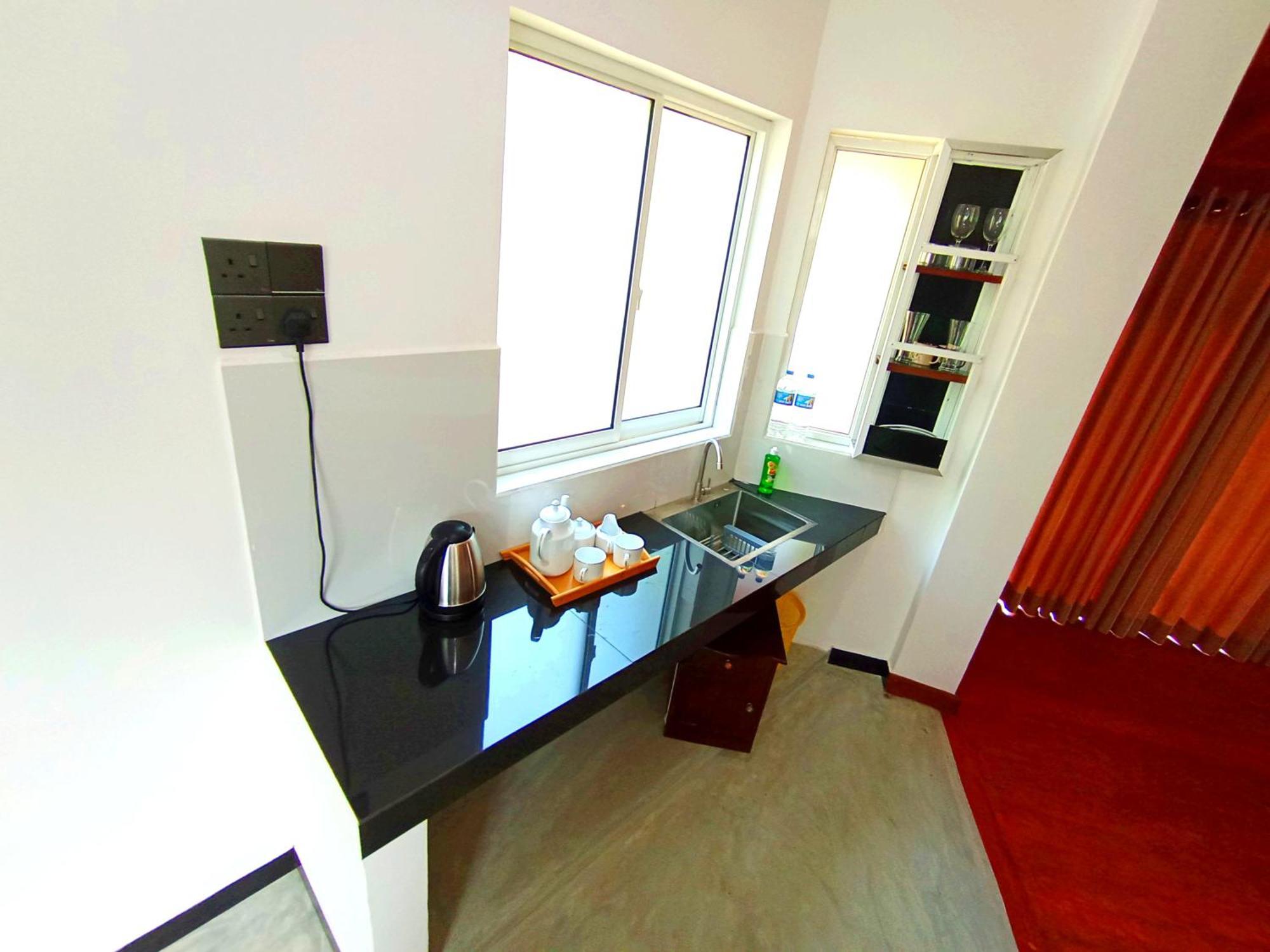 Thusara Guesthouse Мириса Екстериор снимка