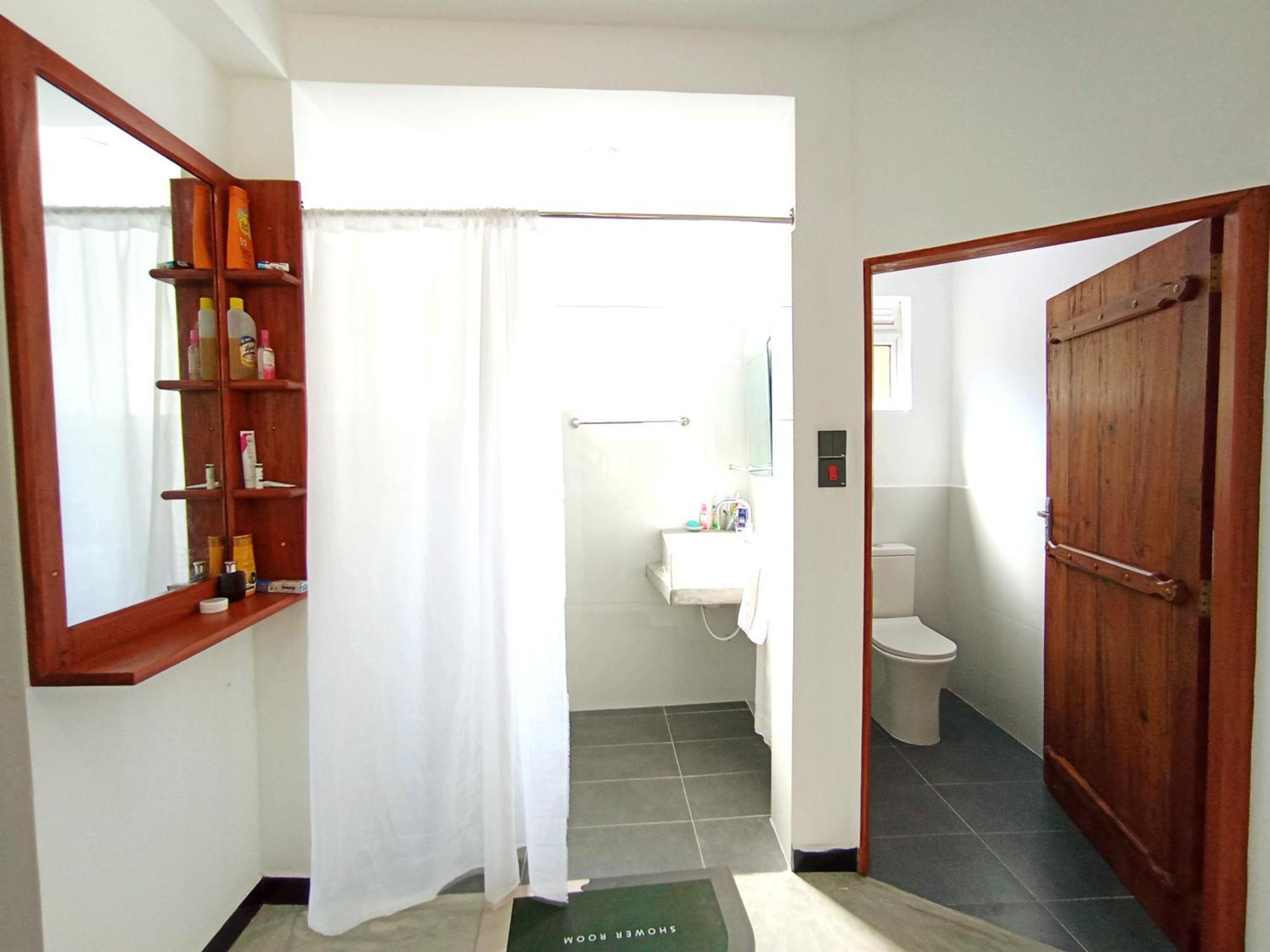 Thusara Guesthouse Мириса Екстериор снимка