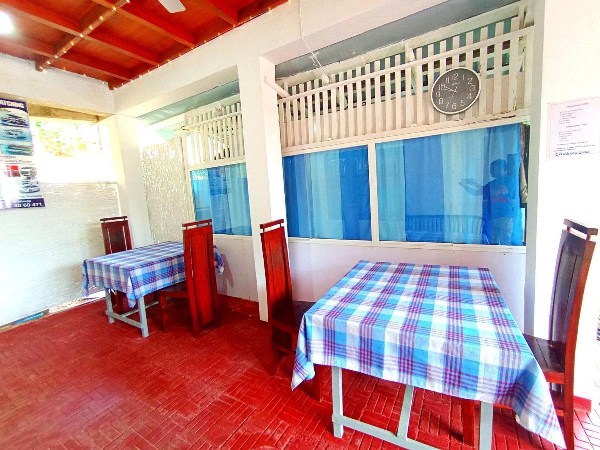 Thusara Guesthouse Мириса Екстериор снимка