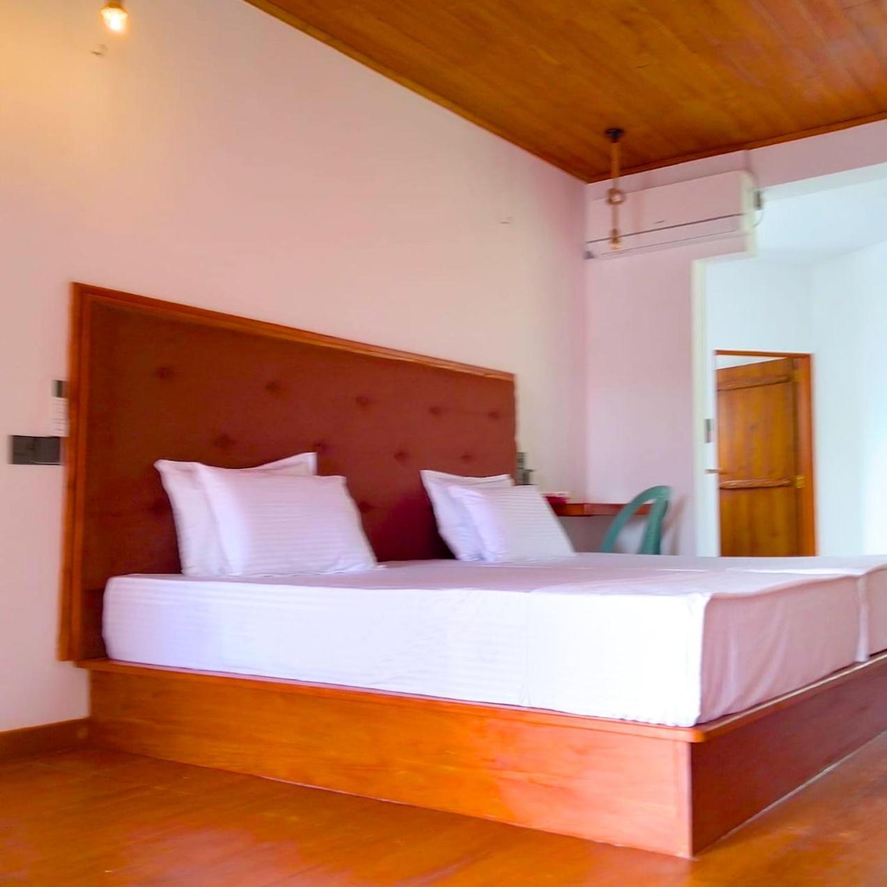 Thusara Guesthouse Мириса Екстериор снимка