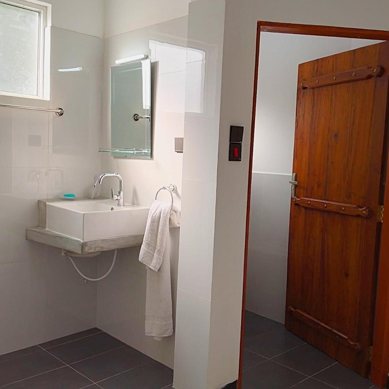 Thusara Guesthouse Мириса Екстериор снимка