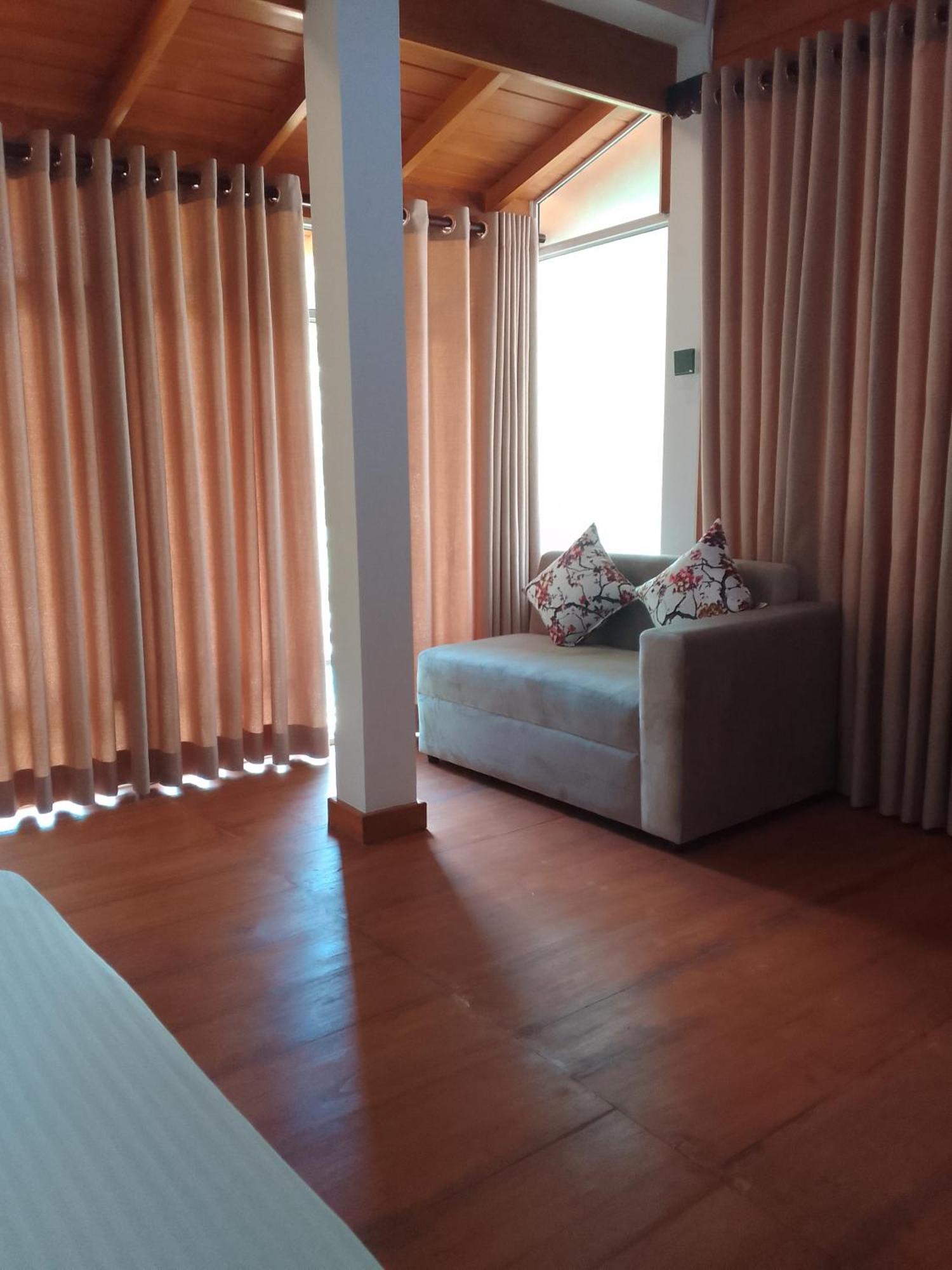 Thusara Guesthouse Мириса Екстериор снимка