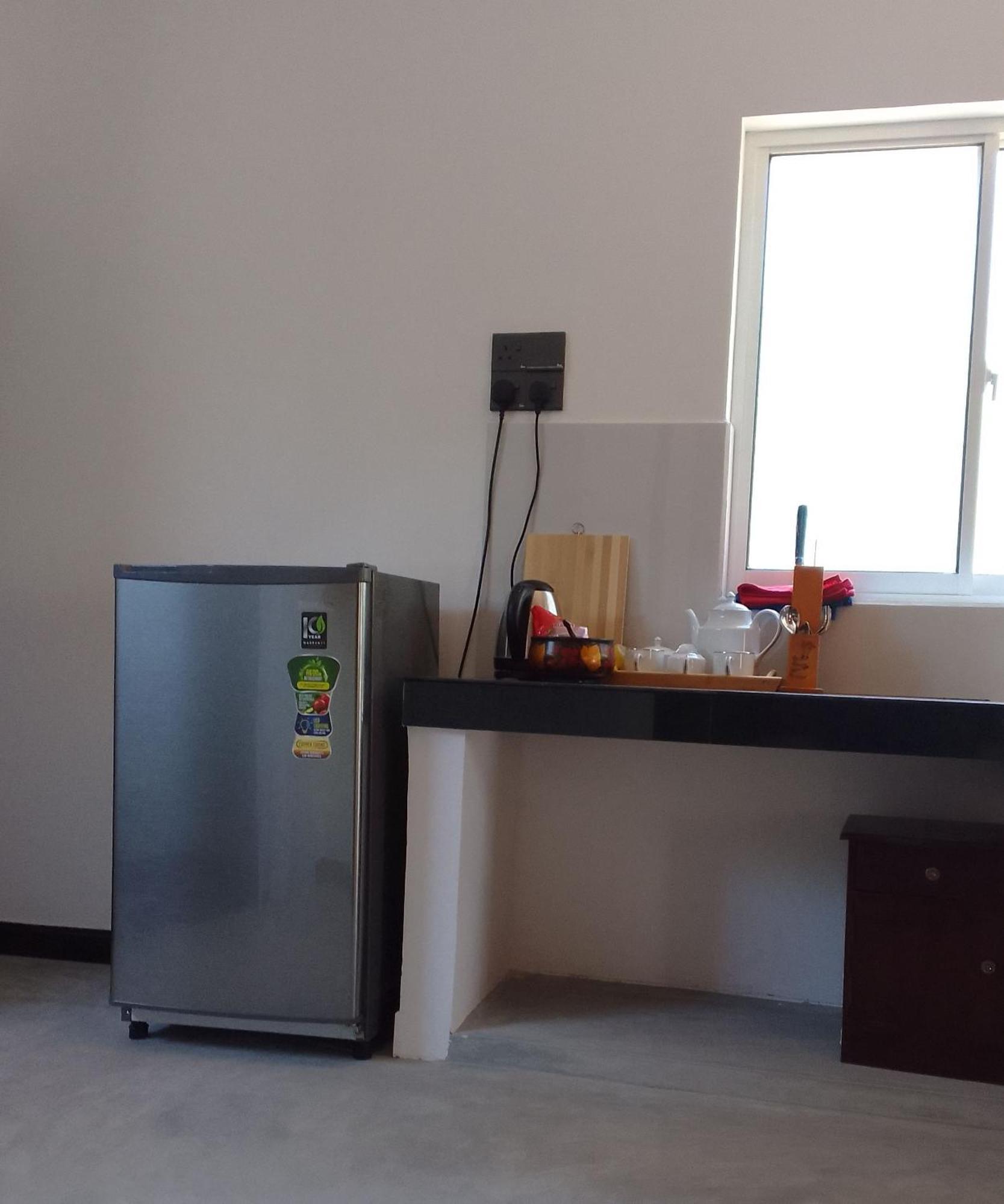 Thusara Guesthouse Мириса Екстериор снимка