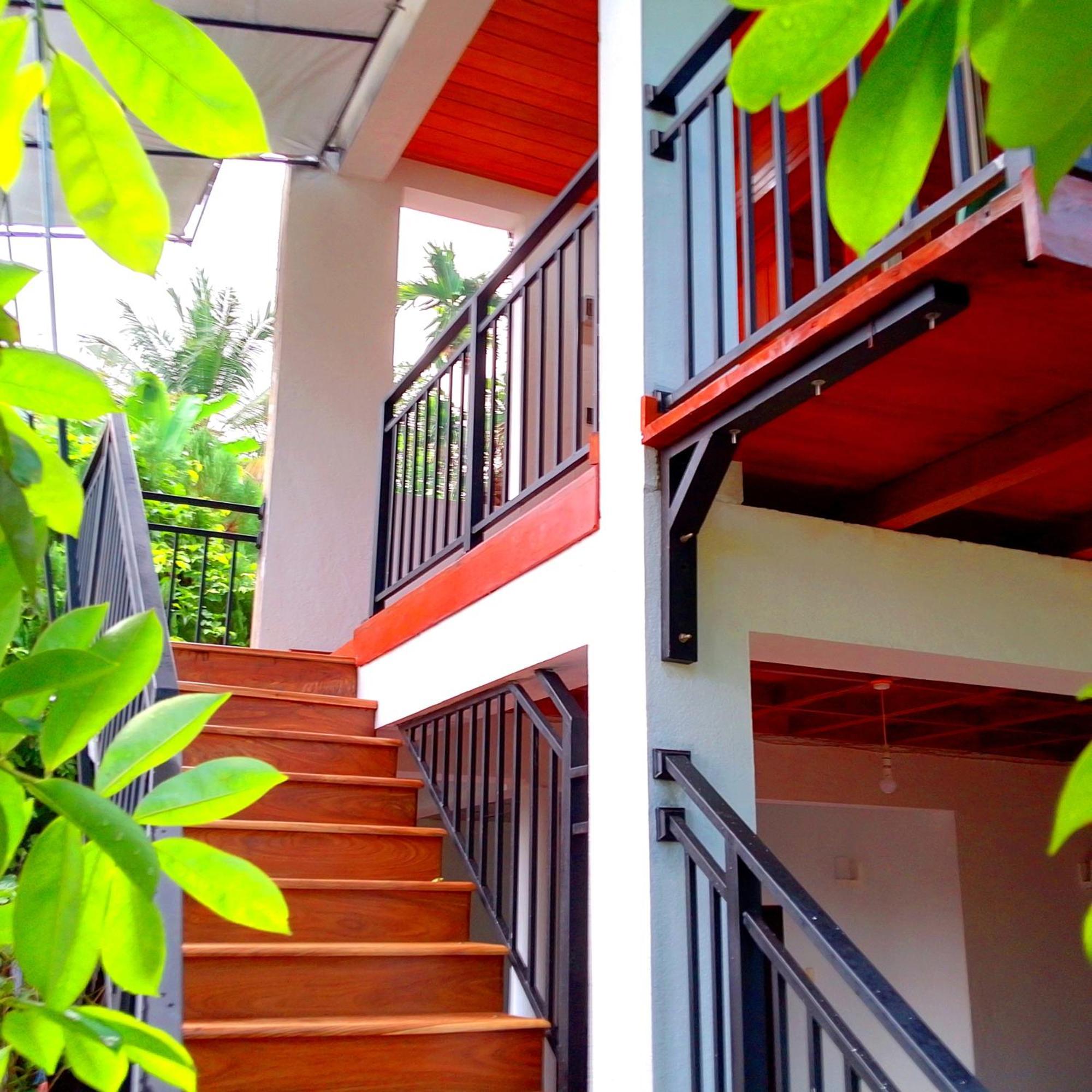 Thusara Guesthouse Мириса Екстериор снимка