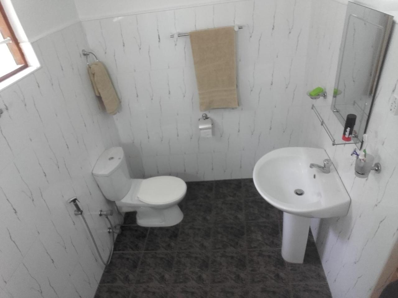 Thusara Guesthouse Мириса Екстериор снимка
