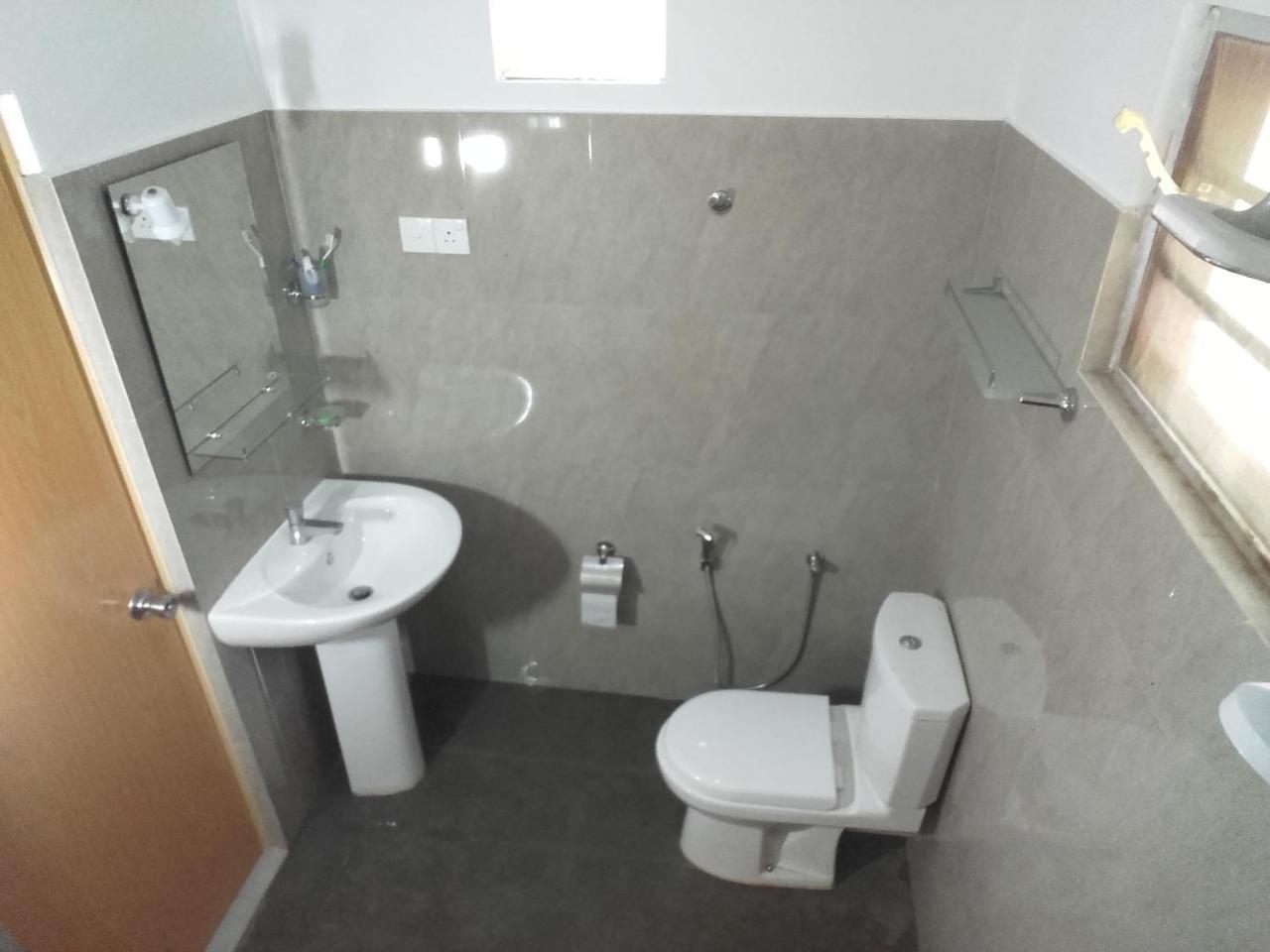 Thusara Guesthouse Мириса Екстериор снимка