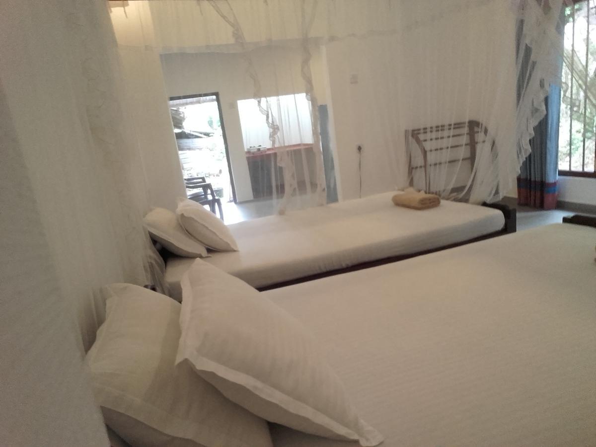 Thusara Guesthouse Мириса Екстериор снимка