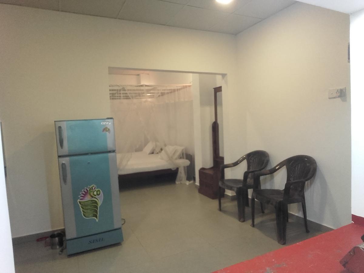 Thusara Guesthouse Мириса Екстериор снимка