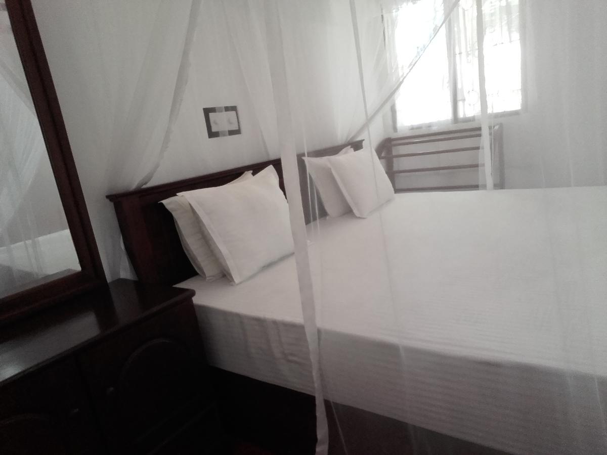 Thusara Guesthouse Мириса Екстериор снимка